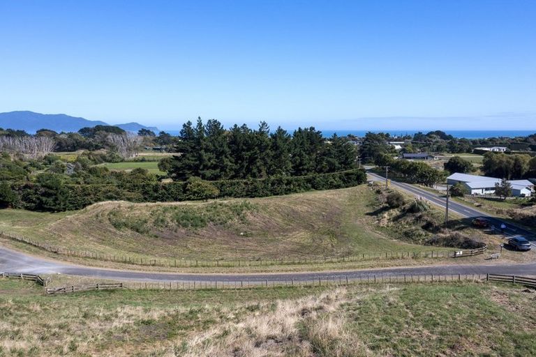 Photo of property in 185 Peka Peka Road, Peka Peka, Waikanae, 5391