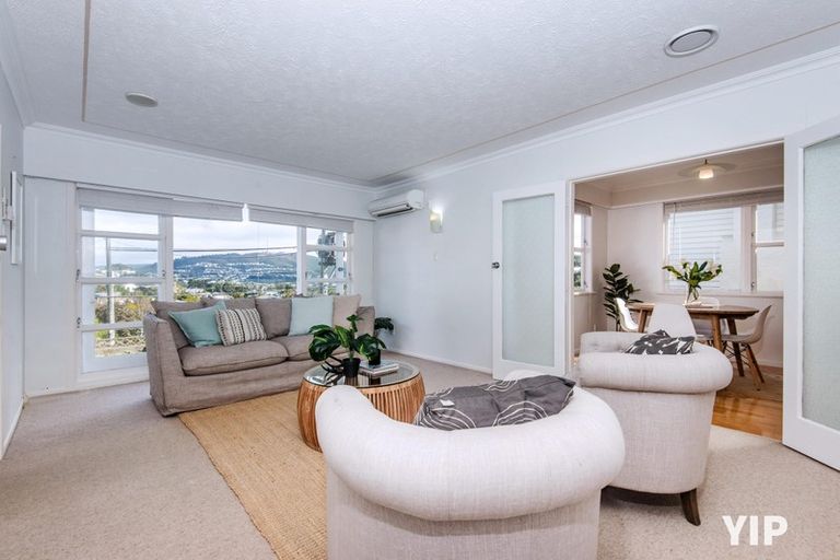 Photo of property in 23 Omega Street, Newlands, Wellington, 6037