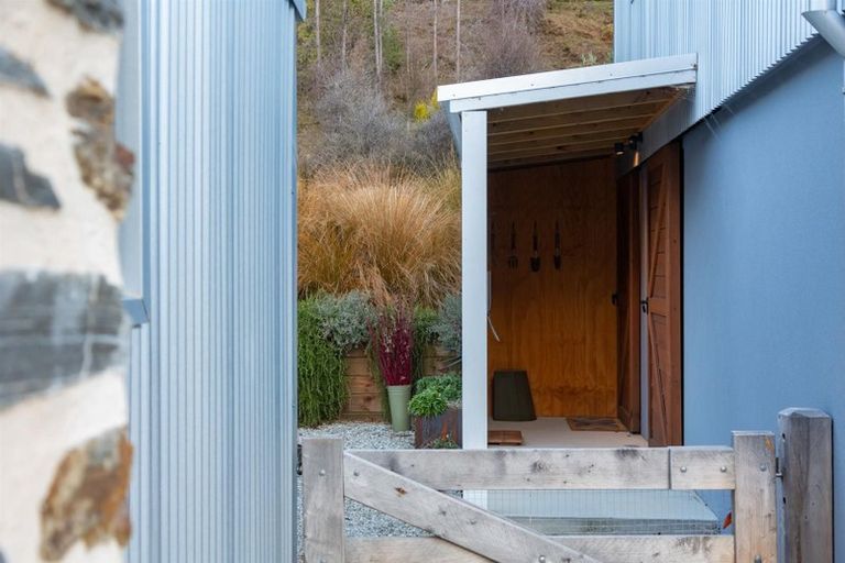 Photo of property in 32 Flynn Lane, Arrowtown, 9302