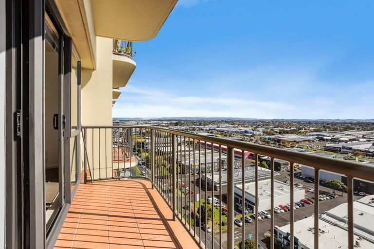 Photo of property in The Rennaissance, 14e/18 Ronwood Avenue, Manukau, Auckland, 2104