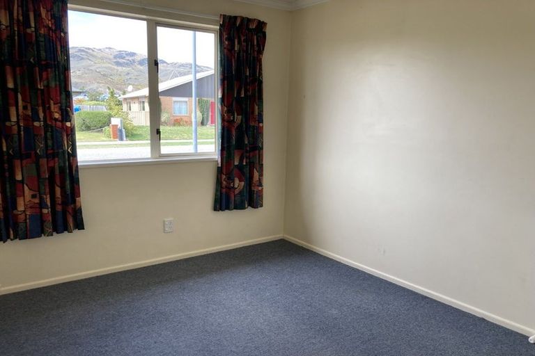 Photo of property in 2 Fenwick Crescent, Cromwell, 9310
