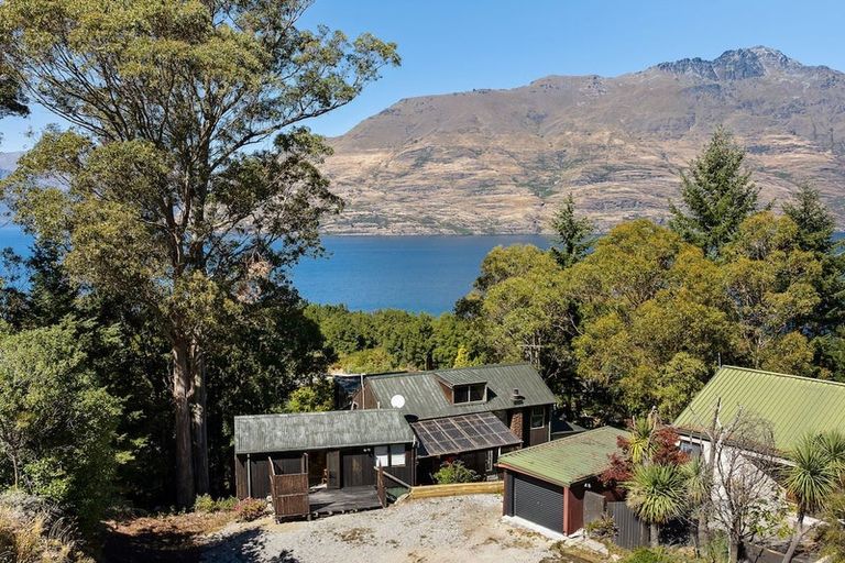 Photo of property in 44 Arawata Terrace, Sunshine Bay, Queenstown, 9300