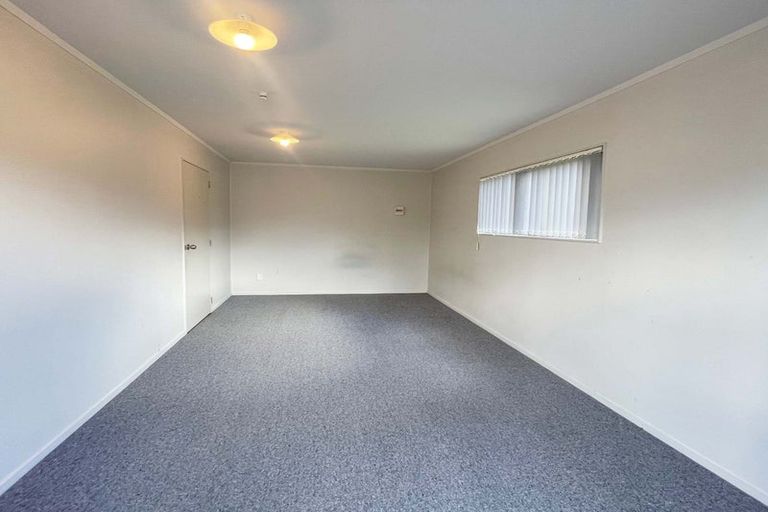 Photo of property in 24 Sutton Crescent, Papakura, 2110