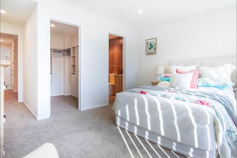 Photo of property in 7 Ngaru Way, Orewa, 0931