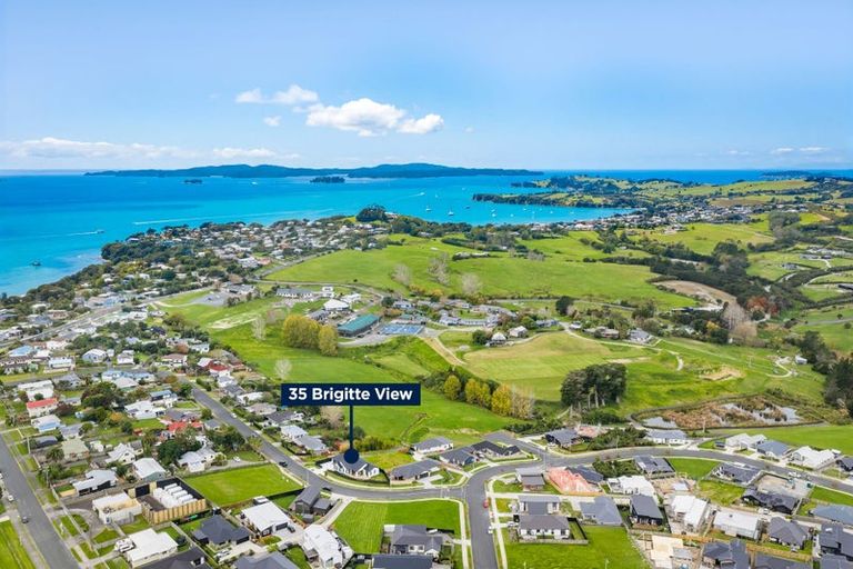 Photo of property in 35 Brigitte View, Snells Beach, 0920