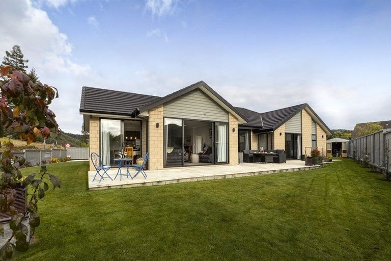 Photo of property in 10 Admiralty Place, Waikawa, Picton, 7220