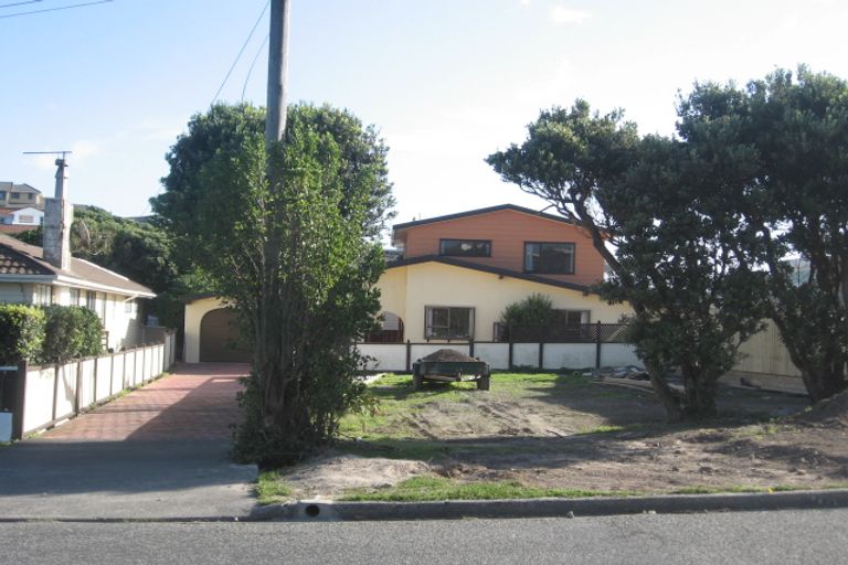 Photo of property in 25 Lambley Road, Titahi Bay, Porirua, 5022