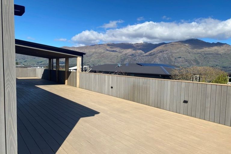Photo of property in 35 Minaret Ridge, Wanaka, 9305
