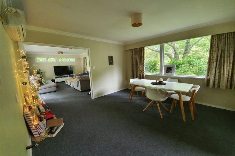 Photo of property in 96 Pinehaven Road, Pinehaven, Upper Hutt, 5019