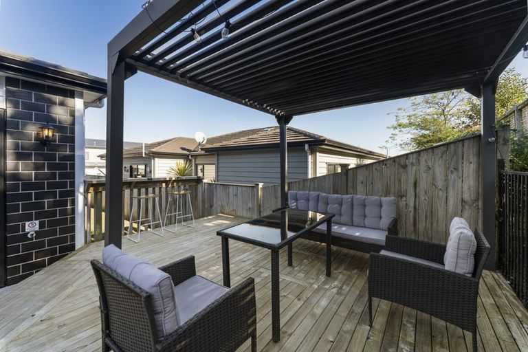 Photo of property in 33 Farranfore Road, Opaheke, Papakura, 2113
