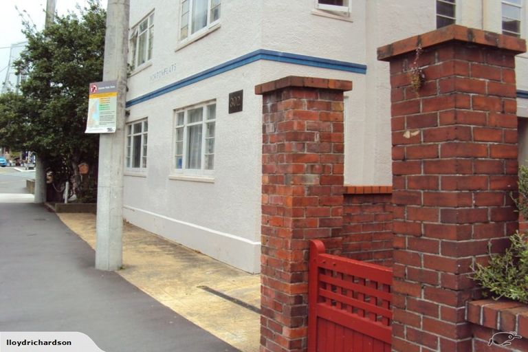 Photo of property in Norton Flats, 1/302 Willis Street, Aro Valley, Wellington, 6011