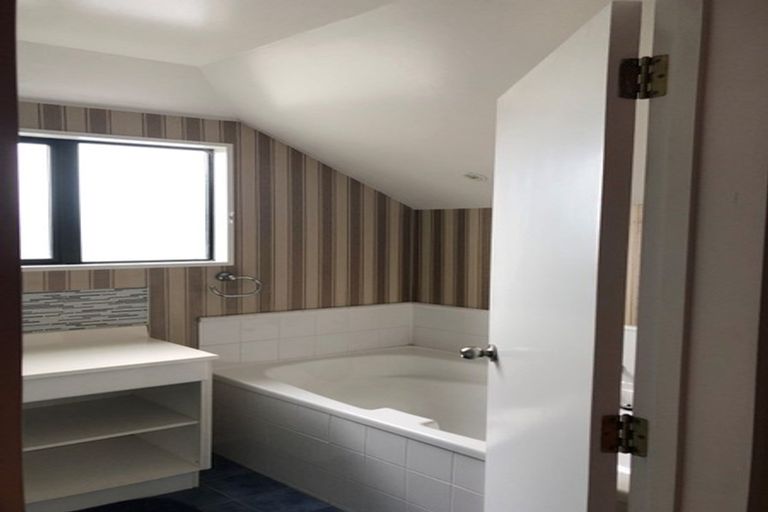 Photo of property in 2/165 Peverel Street, Riccarton, Christchurch, 8041