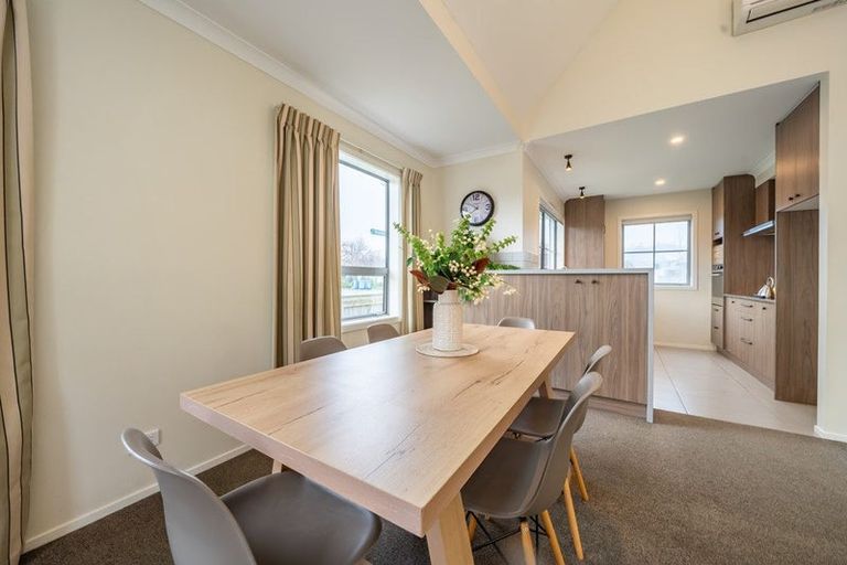 Photo of property in 1 Yeats Grove, Trentham, Upper Hutt, 5018