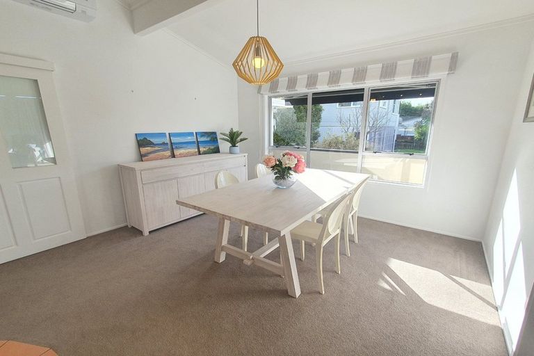 Photo of property in 2/42 Knightsbridge Drive, Forrest Hill, Auckland, 0620
