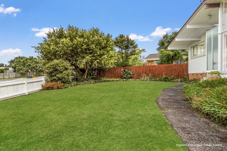 Photo of property in 28 Eyre Street, Henderson, Auckland, 0612