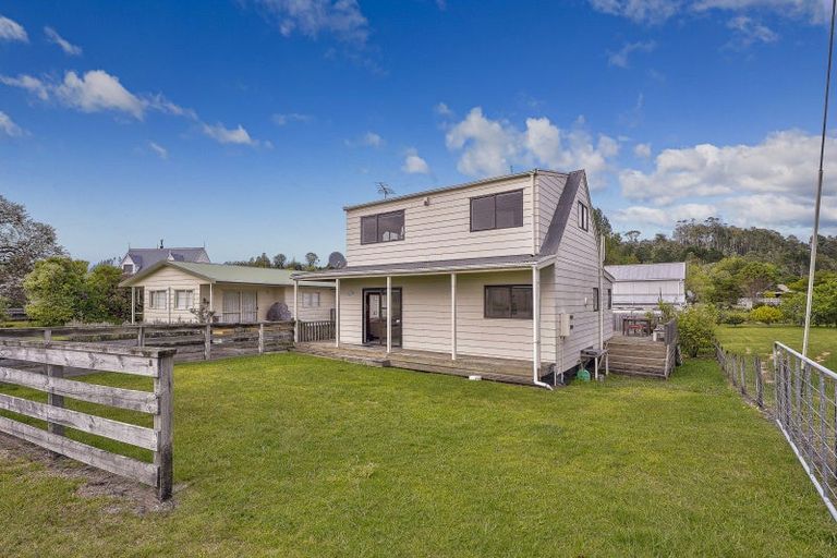 Photo of property in 18a Captain Cook Road, Cooks Beach, Whitianga, 3591