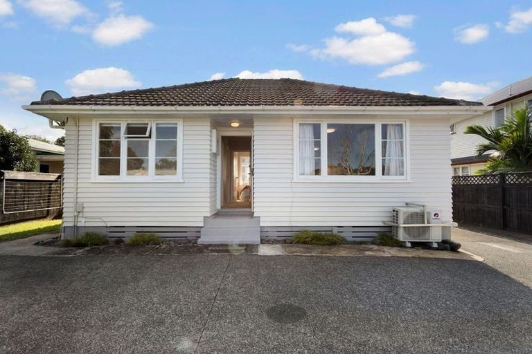Photo of property in 59 Avondale Road, Avondale, Auckland, 1026