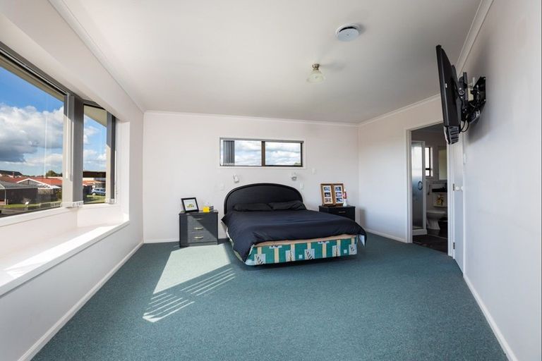 Photo of property in 167 Heta Road, Highlands Park, New Plymouth, 4312