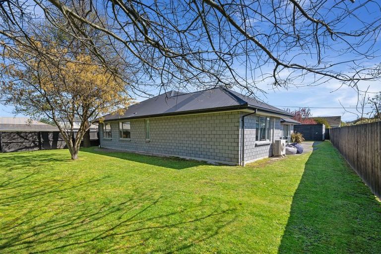 Photo of property in 18 Bateman Avenue, Bryndwr, Christchurch, 8053
