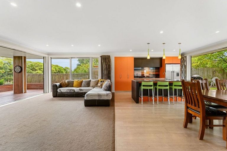 Photo of property in 44 Butterworth Crescent, Papamoa Beach, Papamoa, 3118