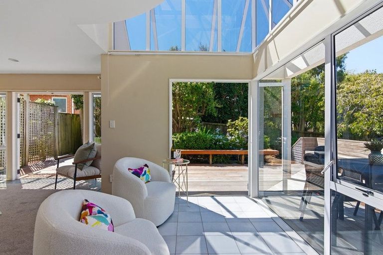 Photo of property in 2/99 Hebron Road, Waiake, Auckland, 0630