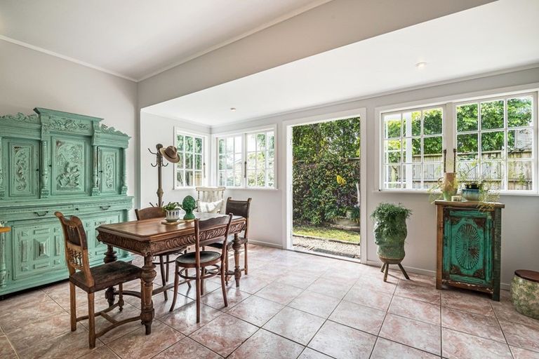 Photo of property in 24a Cautley Street, Stanley Point, Auckland, 0624