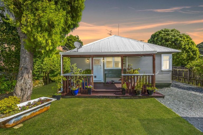 Photo of property in 2 Pokaka Street, Birchville, Upper Hutt, 5018