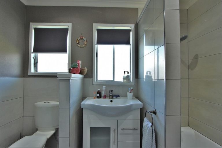 Photo of property in 28 Tennyson Drive, Owhata, Rotorua, 3010