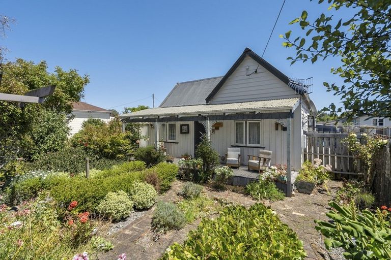 Photo of property in 173 Bridge Street, Bulls, 4818