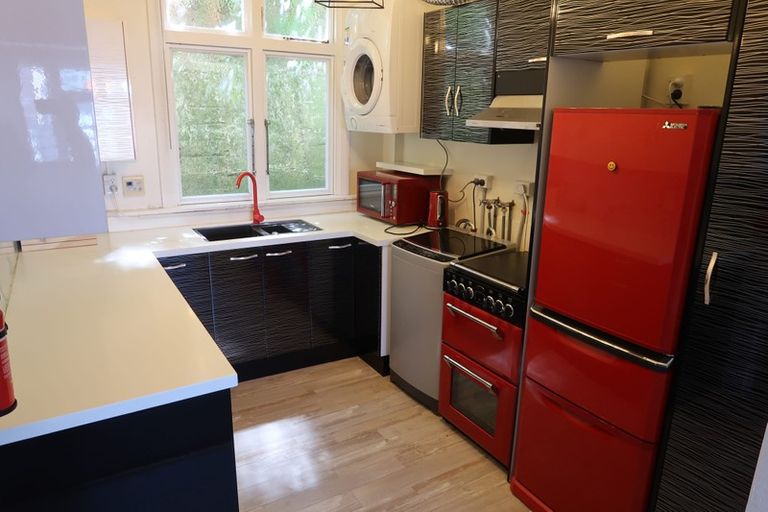 Photo of property in 21af1 Talavera Terrace, Kelburn, Wellington, 6012