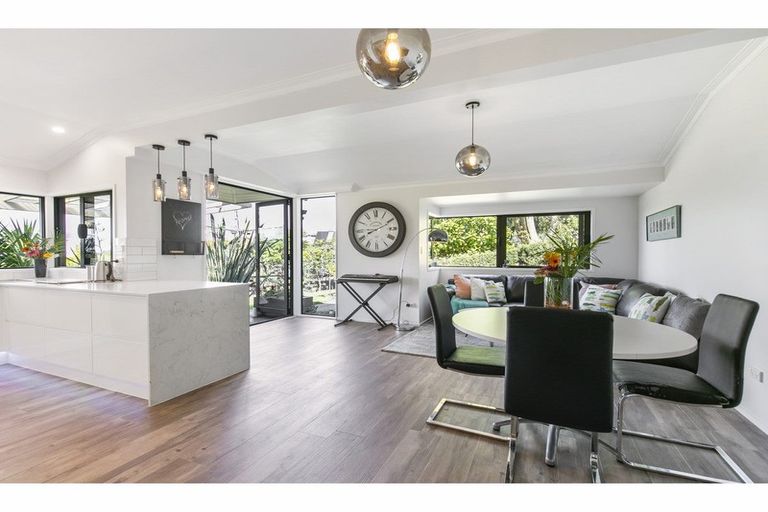 Photo of property in 115 Hillcrest Road, Hatfields Beach, Orewa, 0931