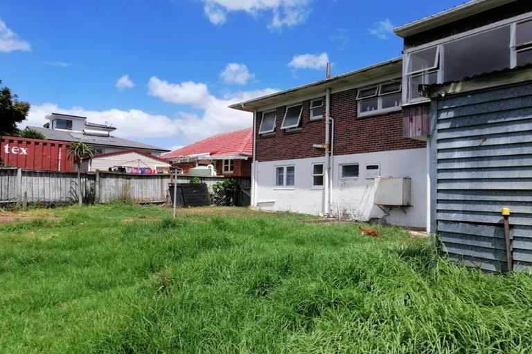 Photo of property in 187 Te Atatu Road, Te Atatu South, Auckland, 0610