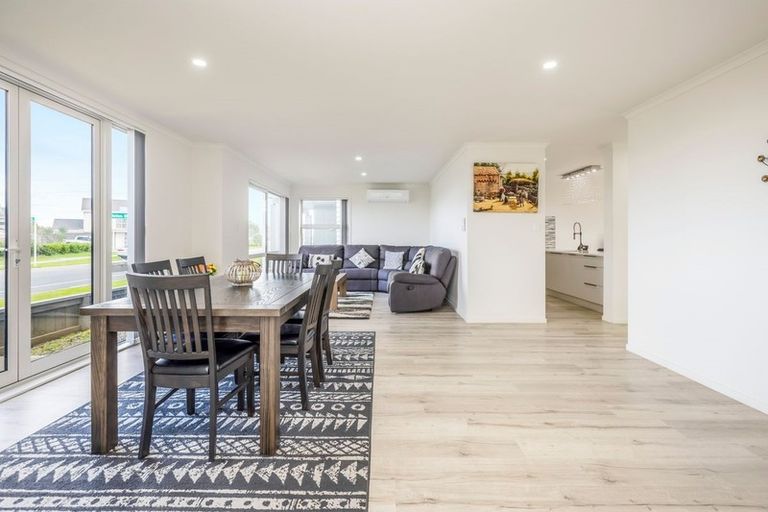 Photo of property in 14 Kauri Heart Avenue, Takanini, 2112