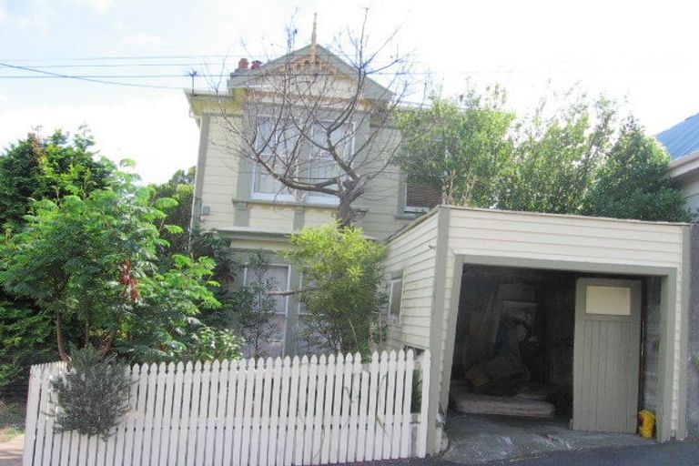 Photo of property in 17 Paterson Street, Mount Victoria, Wellington, 6011