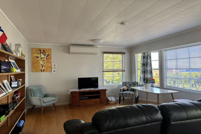 Photo of property in 959a Beach Road, Torbay, Auckland, 0630