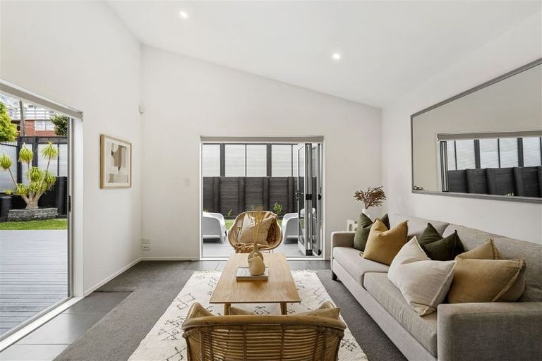 Photo of property in 32a Matipo Road, Mairangi Bay, Auckland, 0630