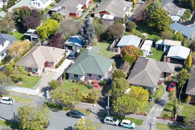 Photo of property in 37 Appleby Crescent, Burnside, Christchurch, 8053