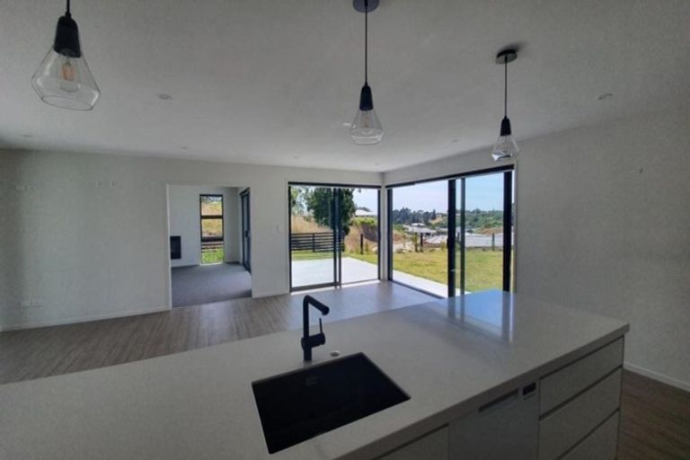 Photo of property in 2 Western Rise, Hurworth, New Plymouth, 4310