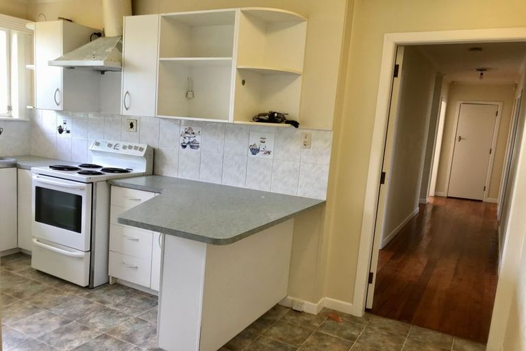 Photo of property in 42 Archibald Road, Kelston, Auckland, 0602