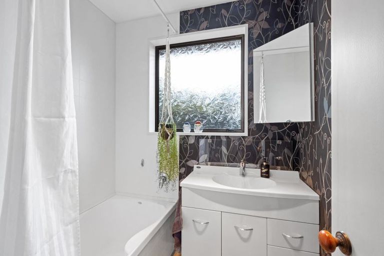 Photo of property in 100 Queenspark Drive, Parklands, Christchurch, 8083