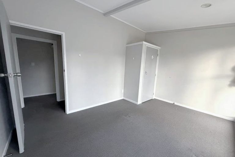 Photo of property in 16 Helena Street, Massey, Auckland, 0614