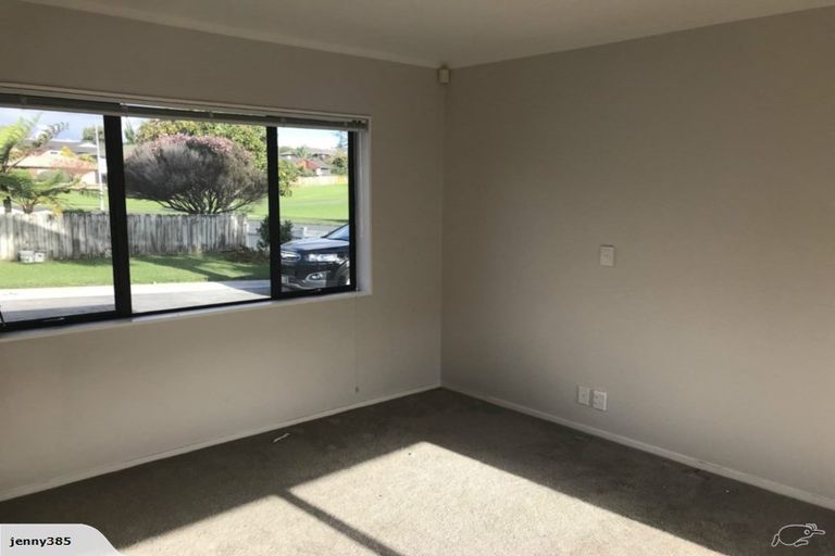 Photo of property in 21 West Fairway, Golflands, Auckland, 2013