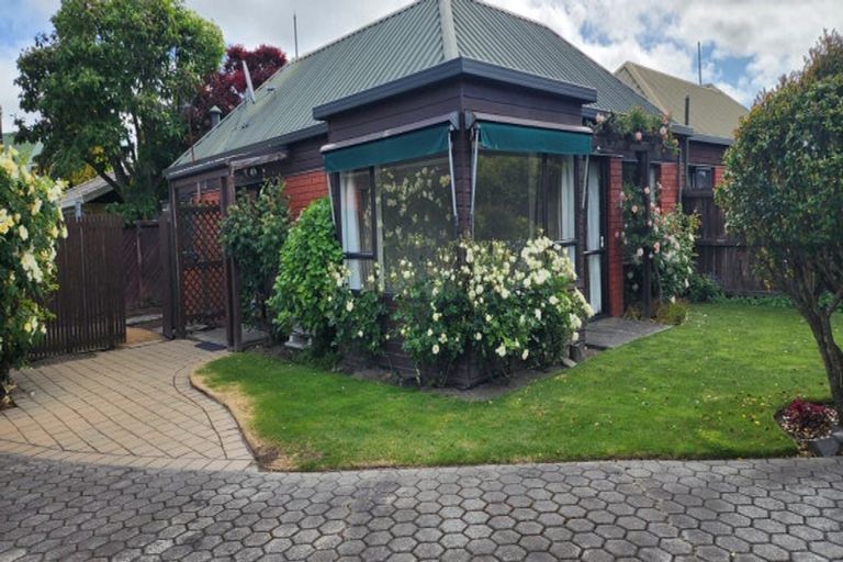 Photo of property in 2/29 Solway Avenue, Ilam, Christchurch, 8041