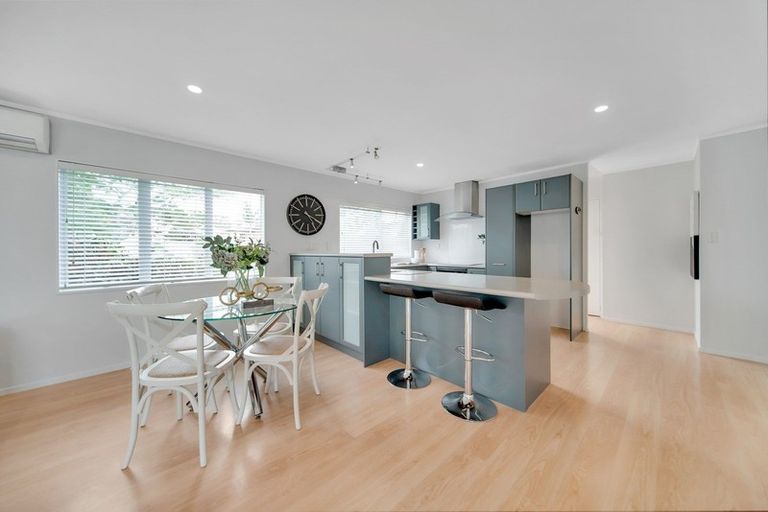 Photo of property in 60 De Quincey Terrace, Highland Park, Auckland, 2010