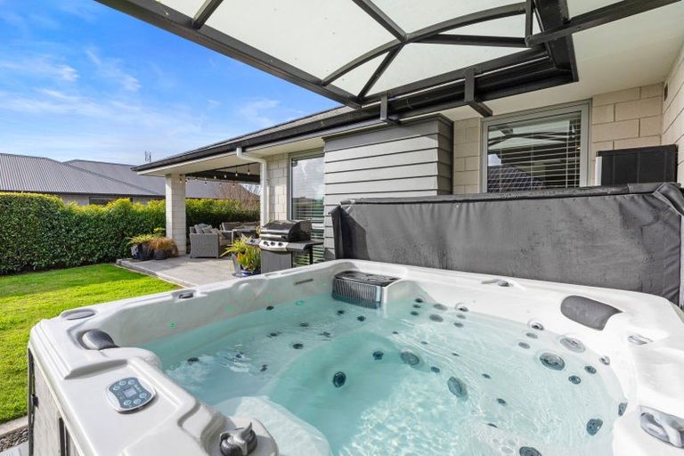 Photo of property in 97 Puhirake Crescent, Pyes Pa, Tauranga, 3112