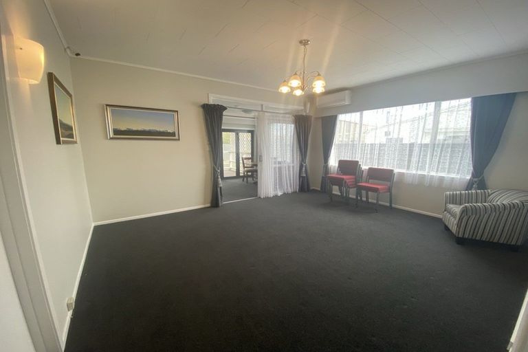 Photo of property in 28 Cambria Street, Hawera, 4610