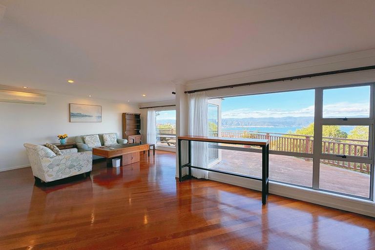 Photo of property in 40 Dress Circle, Newlands, Wellington, 6037