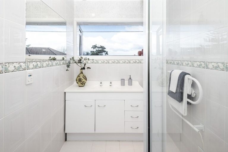 Photo of property in 32 Pegler Drive, Howick, Auckland, 2014