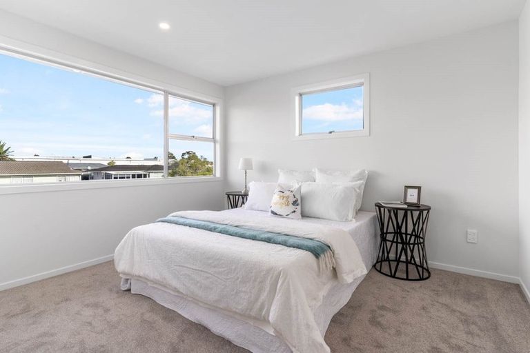 Photo of property in 35 Reelick Avenue, Pakuranga Heights, Auckland, 2010