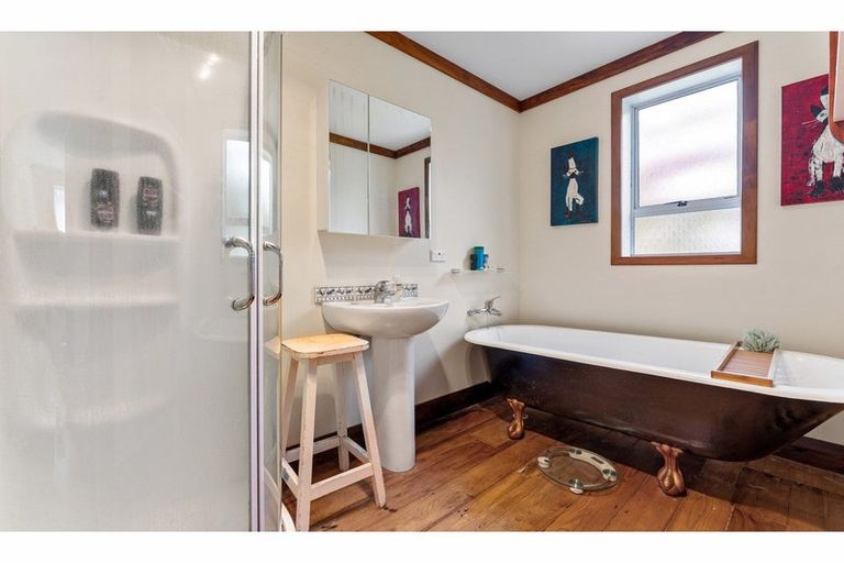 Photo of property in 56 Ngataringa Road, Devonport, Auckland, 0624